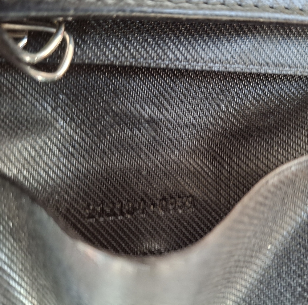 Authentic Gucci - Picture 9 of 13